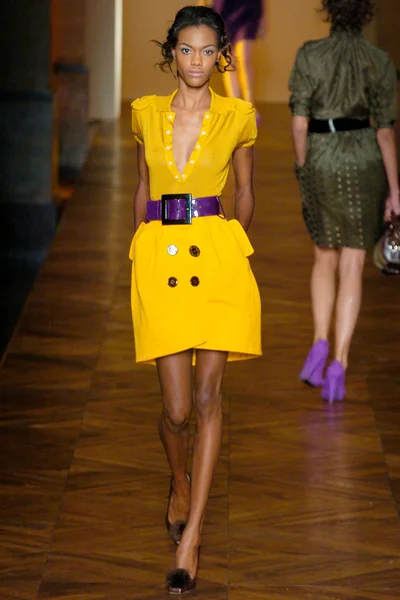 Look 16